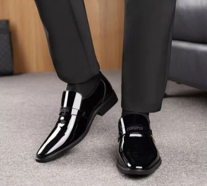 รุ่นใหม่-พร้อมส่ง-gm011-รองเท้าหนังผู้ชาย-รองเท้าทำงานชาย-รองเท้าหนังเคลือบเงา-รองเท้านักธุรกิจ-เพิ่มความมั่นใจ