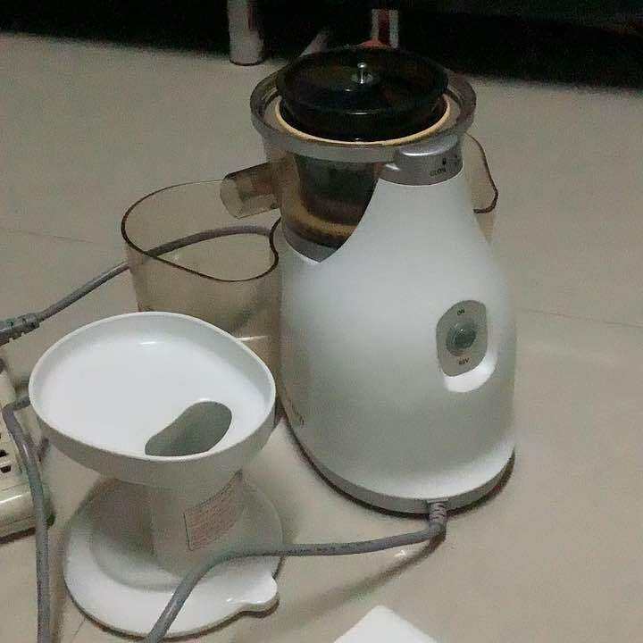 เครื่องHUROM HU300 มือสอง/เครื่องสกัดน้ำผัก น้ำผลไม้ มือสอง/เครื่อง