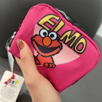 Lesportsac 2023 สินค้าใหม่กระเป๋าผู้หญิงกระเป๋าเครื่องสำอางขนาดเล็กกระเป๋าเก็บแป้งลิปสติกพิมพ์ลายการ์ตูนถือกระเป๋าสี่เหลี่ยมขนาดเล็ก6701