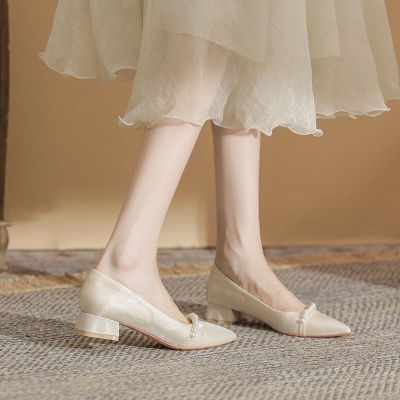 รองเท้าชั้นเดียวส้นหนาสีแอปริคอทสำหรับผู้หญิงรองเท้าส้นสูงสำหรับเพื่อนเจ้าสาวสำหรับผู้หญิง 3cm ชุดแต่งงานหลักรองเท้าหมั้นเจ้าสาว