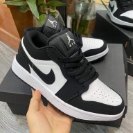 Giày thể thao Jordan 1 đen trắng cổ thấp thumbnail