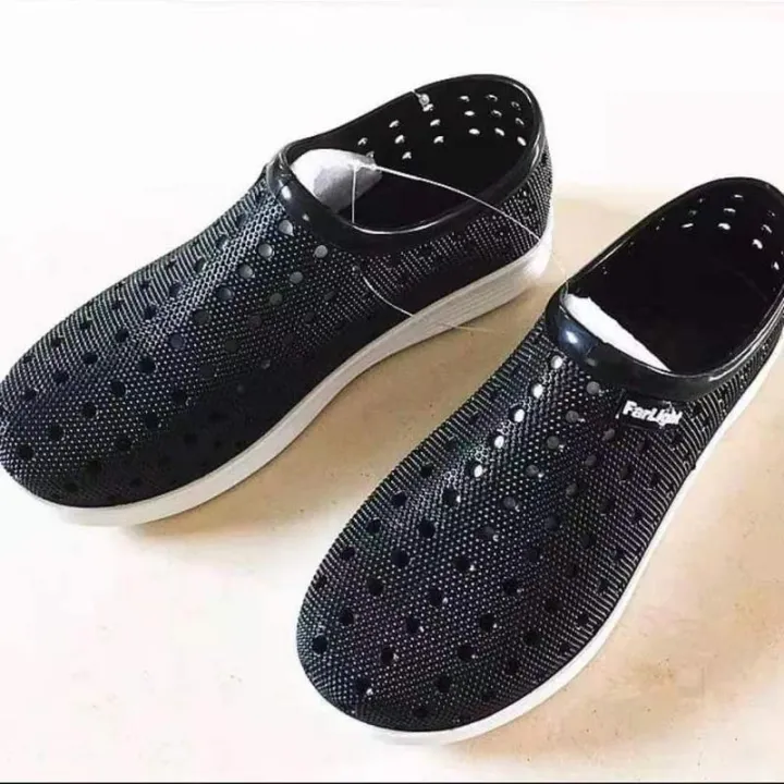 NEW korean fashion crocs lightweight waterproof shoes for men | Lazada PH