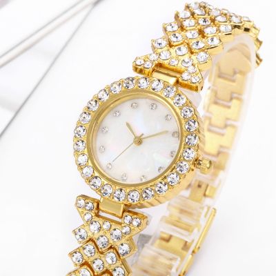 【July】 2021 new diamond-encrusted womens watch full of diamond bracelet simple fashion shell surface starry rhinestone ladies quartz