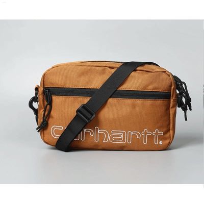 Carhartt กระเป๋าสะพายไหล่ผู้หญิงกระเป๋าสะพายไหล่ INS สไตล์เดียวกันน้ำขึ้นน้ำลงกระเป๋าคนส่งเอกสารแบรนด์ผู้ชายและผู้หญิงกระเป๋าสี่เหลี่ยมขนาดเล็กที่ปัดน้ำฝนที่เหมาะสม