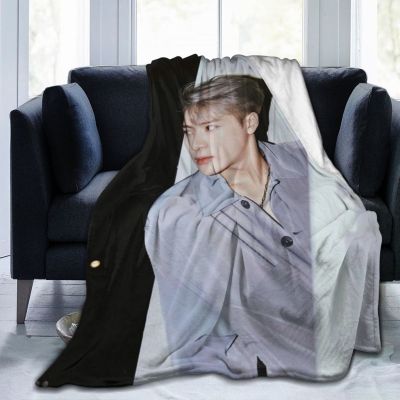 【มีสินค้า Jackson Wang ผ้าแฟลนเนลเนื้อนุ่มพิเศษ เหมาะสำหรับผ้าห่มบนเตียงและโซฟา