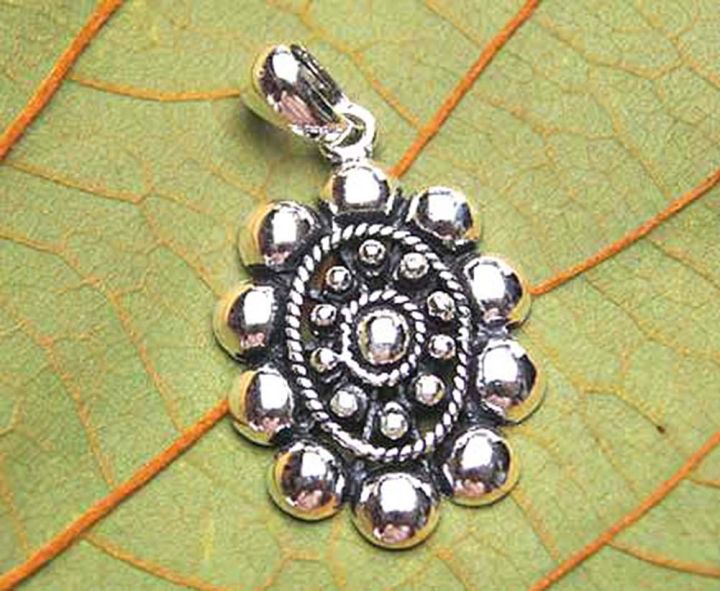 thai-design-oval-exotic-lovely-pendant-r-ลวดลายไทยจี้-วงรีเท่ห์มาก-สวยแปลกตา-สวยมาก-น่ารัก
