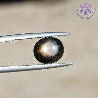 4.72 พลอยสตาร์ดำ (Natural Black Star Sapphire) มีเหลือบเป็นขาเมื่อโดนแสงไฟ หรือแสงแดด เป็นพลอยที่มีเอกลักษณ์ น่าสะสม ปรับปรุงด้วยการเผา