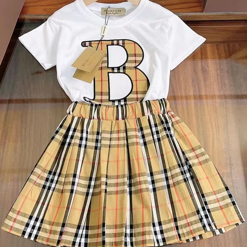 のBurberryの Casual Kids Girls Clothes Set Short-sleeve Shirt Top+Skirts  Terno Set for 2-12Yrs | Lazada PH