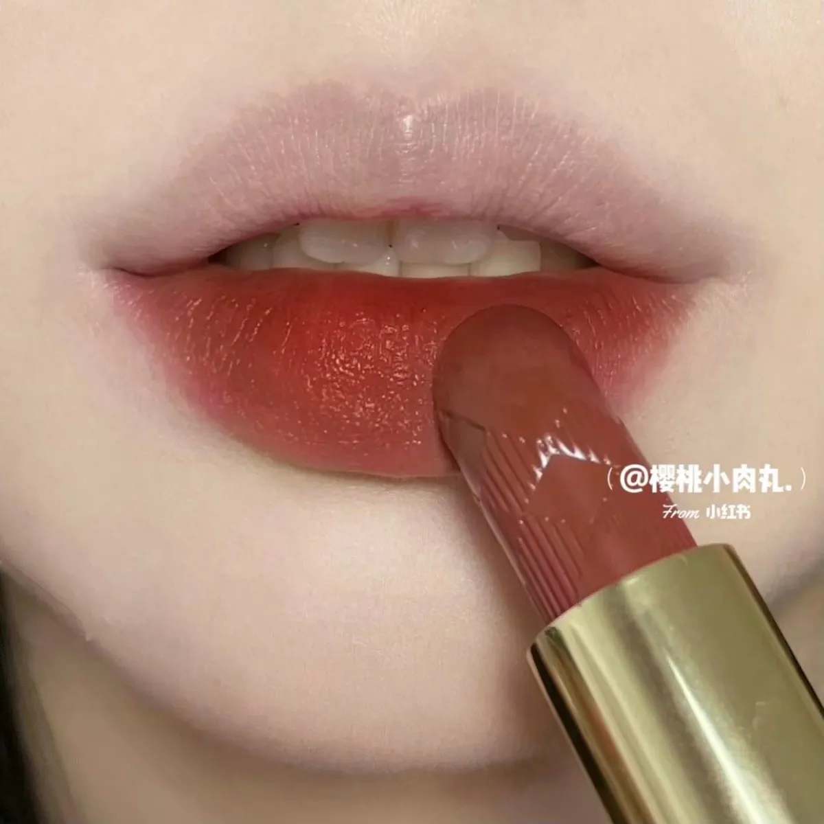 Son Thỏi Burberry Kisses Matte 93 Russet 