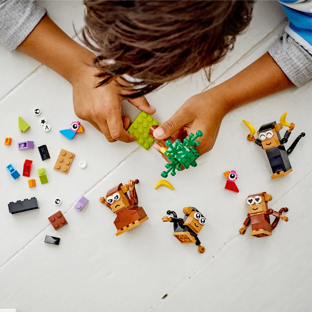 Lego Classic gạch sáng tạo khỉ con vui sẽ khiến bạn phấn khích và sáng tạo hơn bao giờ hết. Hãy xem những hình ảnh theo chủ đề này để bắt đầu một cuộc phiêu lưu tuyệt vời cùng những chú khỉ đáng yêu.