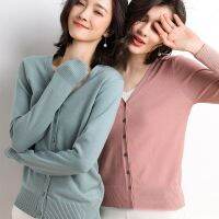 《Qinghe Yi Fang》 Cardigans ผู้หญิง2022ฤดูใบไม้ร่วงเดี่ยวหน้าอกคอวีถักเสื้อกันหนาวแฟชั่นเสื้อถักสั้นแข็งสีฟ้าสีเขียวสีชมพูผู้หญิง39; S จัมเปอร์