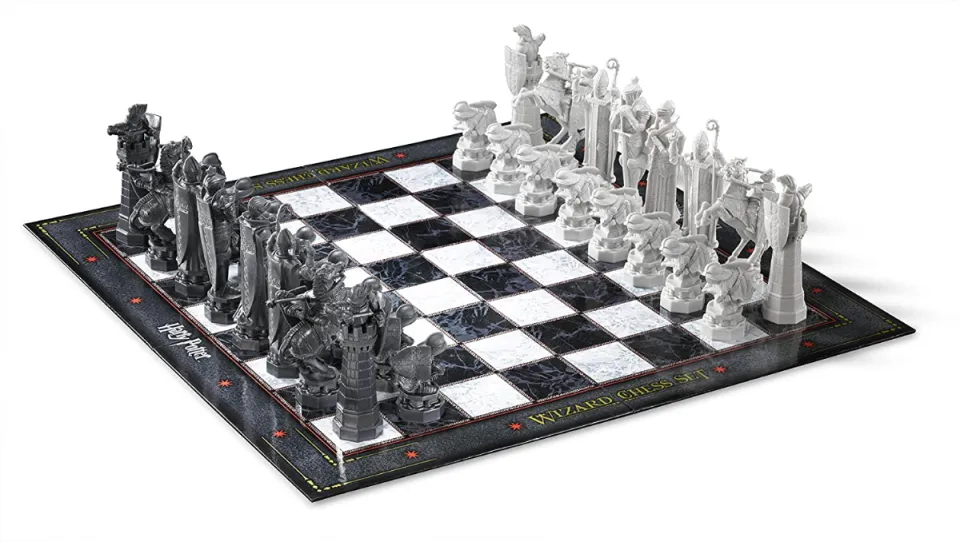 Xadrez Harry Potter Wizard Chess Set The Noble Collection - Jogo de Dominó,  Dama e Xadrez - Magazine Luiza