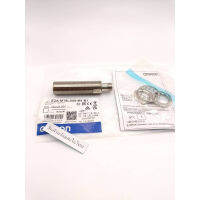 ของใหม่ Omron E2A-M18KS08-M1-B1 Proximity sensor 12-24VDC（1PC New in Box จาก กทม