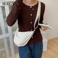 IELGY Nylon Messenger Bag Female Dumpling Type เรียบง่ายและน้ำหนักเบา