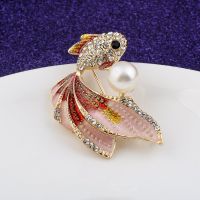 Cute Color Goldfish Brooch Fashion Rhinesonte Pearl Fish Animal Pin Brooches Accessories