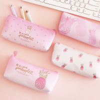 กระเป๋าดินสอ กระเป๋าเครื่องเขียน กระเป๋าเครื่องสำอาง ลายผลไม้ Pink Pineapple เนื้อ PVC โทนสีชมพู-ขาว PC0008P