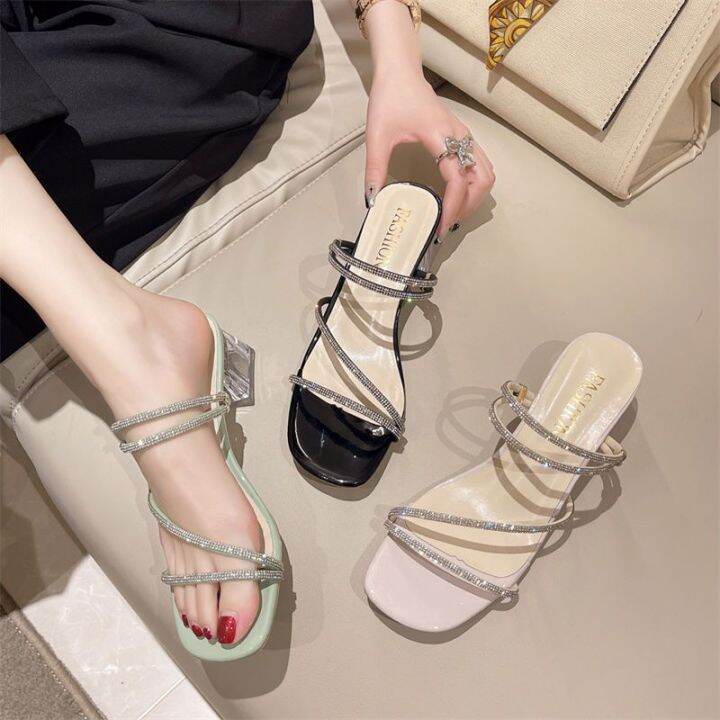 new-style-รองเท้าแตะส้นเตี้ยรองเท้าแตะใส่ได้สองแบบสำหรับผู้หญิงใส่ข้างนอกในฤดูร้อนรุ่นใหม่รุ่นใหม่-rhinestone-นางฟ้าคริสตัลรองเท้าส้นสูงส้นหนาที่นิยมในโลกออนไลน์