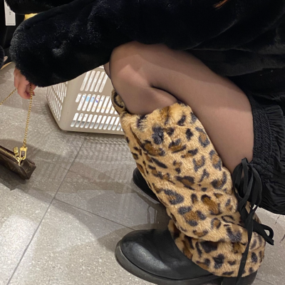 Gyaru Furry ขาอุ่น Y2K Goth สีขาว Faux Fur ขาอุ่น Boot ครอบคลุม Lady น่ารัก Jk เข่าสูง Hipster ถุงเท้าแฟชั่นถุงเท้า