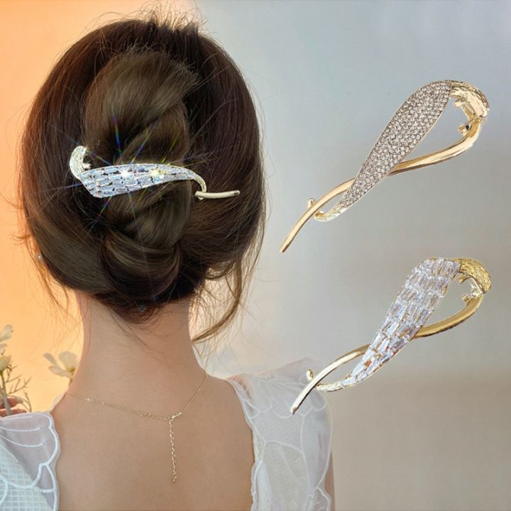 the-korean-version-is-fashionable-and-simple-with-diamond-inlaid-twist-clip-versatile-one-piece-clip-hairpin-and-exquisite-hair-accessories