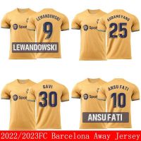 เสื้อกีฬาแขนสั้น ลายทีมชาติฟุตบอล Barcelona FCB Away 2022-2023 ชุดเยือน สําหรับผู้ชาย และผู้หญิง