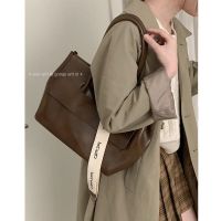 [COD] large-capacity bag womens winter 2022 new trendy fashion Korean briefcase niche shoulder tote