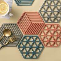 Home Creative Felt Coaster Hexagon Hollow Cup Mat Soft Heat Insulated Non Slip Pad Home Hot Drink Holder Desktop Decoration Mat