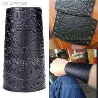 【hot】℗✗☁  Armadura de couro medieval homem cosplay aquecedores braço laço-up viking pirata cavaleiro gauntlet pulseira bracer steampunk acessórios 1pc