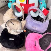 Han Guotao cocoa South Korea act as purchasing agency Nerdy 22 qiu dong cute girl fuzzy bucket bag underarm bag