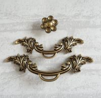 Vintage Chic Drawer Pulls Handles knobs Dresser Handles Flower Knobs / Bronze Cabinet Handles Kitchen Decorative Hardware Door Hardware Locks