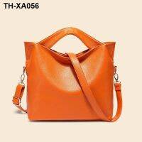 กระเป๋าสะพายแบบพกพา Commuter Cowhide Womens Lychee Pattern Messenger