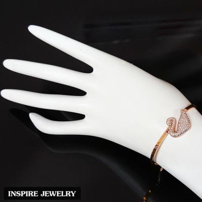 Inspire Jewelry ,สร้อยข้อมือหงส์ ตัวเรือนหุ้ม Pink Gold ฝังเพชรCZ  พร้อมกล่องทอง งาน Design