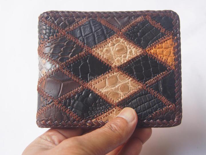 หนังต่องานฝีมือ-asian-wallet-crocodile-ฝีมือตัดเย็บเป็นสี่เหลี่ยมข้าวหลามตัด-หนังจรเข้แท้100