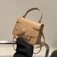 [COD] casual bag 2022 new winter Messenger personality shoulder popular square