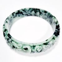 (J44) กำไลหยก แกะสลัก พม่าแท้ Jadeite Type A  Size 63 mm. หยกแท้ 100% งานแกะสวยปราณีต งดงาม