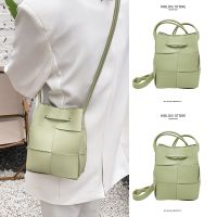 Summer green woven large-capacity Messenger bucket bag high-end niche design sense small bag female 2023 new 【QYUE】