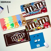 M &amp; Ms Chocolate แผ่นรองเมาส์ที่สะดวกสบายด้านบนแผ่นรองเมาส์เล่นเกมแผ่นรองคีย์บอร์ดขนาดของขวัญสำหรับแฟน