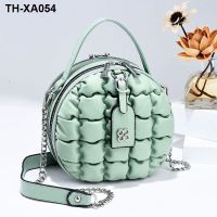 Web celebrity sweet female fashion bag 2023 new joker round bales oblique cross chain mobile