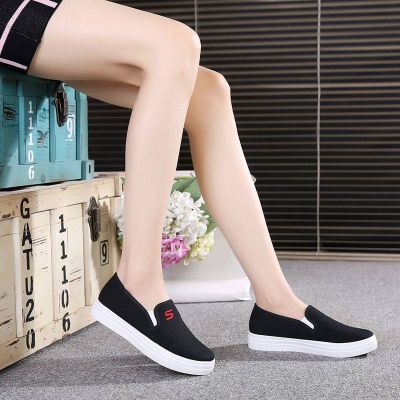 [READY STOCK]kasut kulit hitam perempuan kasut kulit wanita kasut sarung perempuan Autumn Baru Kasut Beijing Lama Kasut Wanita Kasut Wanita Flat Canvas Single Shoes Mulut Cetek, Pedal Kasut Ibu Kasut Kasut Kerja