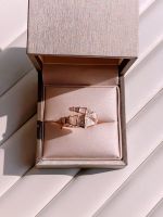 แหวนการออกแบบอย่างมีเสน่ห์สีขาวสวยงามแหวนกระดูกงูสวยงามสำหรับแหวนเพชร Charming