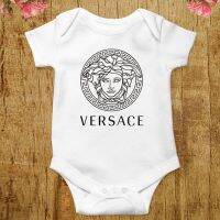 Versace Versace ชุดจั๊มสูท แขนสั้น ทรงสามเหลี่ยม สําหรับเด็กวัยหัดเดิน