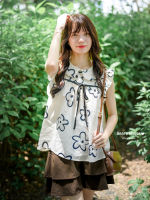 Machi Blouse เสื้อคอบัว เเต่งกุ้นผูกโบว์ด้านหน้า ลายดอกไม้?