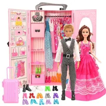  Barbie: DOLL CLOTHES & CLOSETS
