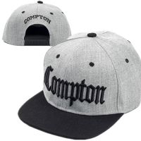 【KFAS Clothing Store】 หมวกเบสบอลปักลาย COMPTON ใหม่คุณภาพสูงหมวก Snapback หมวกกีฬาแฟชั่นแบนสำหรับทุกเพศหมวกพ่อแบบปรับได้