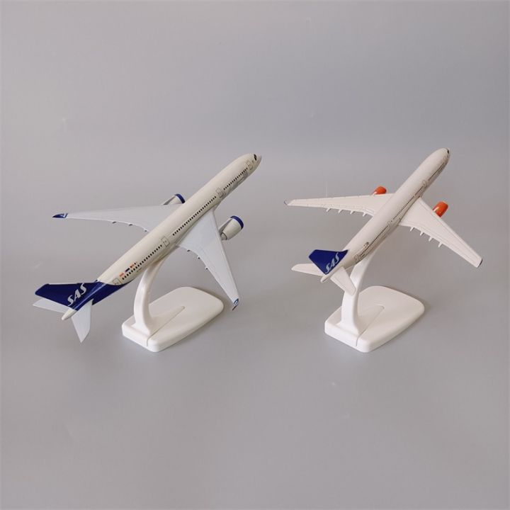 a330แอร์บัสทำจากโลหะอัลลอยด์แบบสแกนดิเนเวียนแอร์บัส330-350-a350สายการบินเครื่องบินจำลองเครื่องบินโมเดลเครื่องบินโมเดลเครื่องบิน