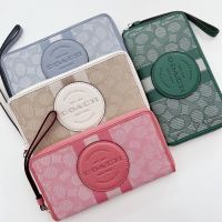 ของแท้100%พร้อมส่งที่ไทย? Coach Dempsey Large Phone Wallet In Signature C9073/C4110