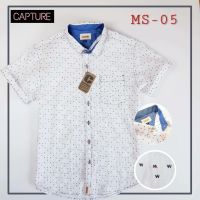 Capture Shirt เสื้อเชิ้ตผู้ชาย แขนสั้น คอปก ผ้า Crinkle ลายตัวอักษร M สีขาว มีถึงอก 48 นิ้ว