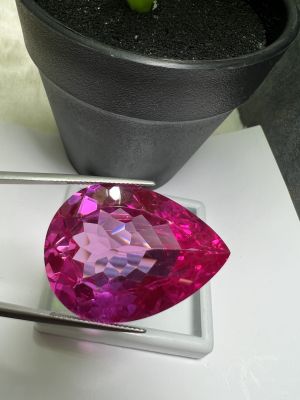 ชมพู (Pink Sapphire 粉红色蓝宝石) 83 กะรัต CARATS(Cts.克拉)พลอย สีชมพู..PINK SAPPHIRE ... ....1 PIECES..SIZE PEAR ...25X35 MM