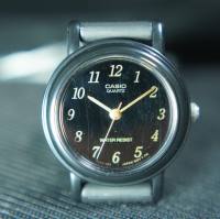 CASIO นาฬิกาข้อมือผู้หญิง CASIO Standard  รุ่น  LQ - 139AMV - 1L  หน้าดำตัวเลขทอง  ( ของแท้ประกันศูนย์ 1 ปี )