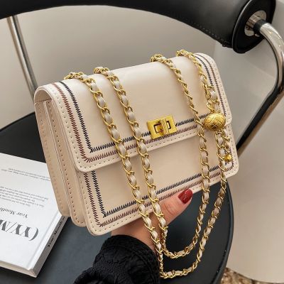 This year popular female small bag in the summer of 2022 the new chain inclined shoulder bag web celebrity senior joker small bread