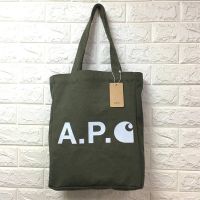 ✎■♟ Apc x carhartt กระเป๋าสะพายไหล่ ผ้าแคนวาส พิมพ์ลายตัวอักษร